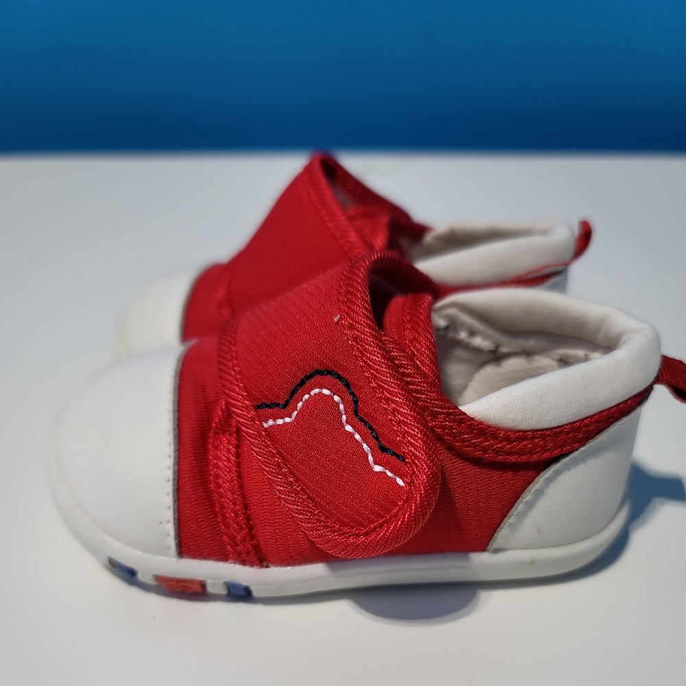 Xiaoliubao Baby Boy Red White Soft Shoes Rubber Soles Size 17  5 US